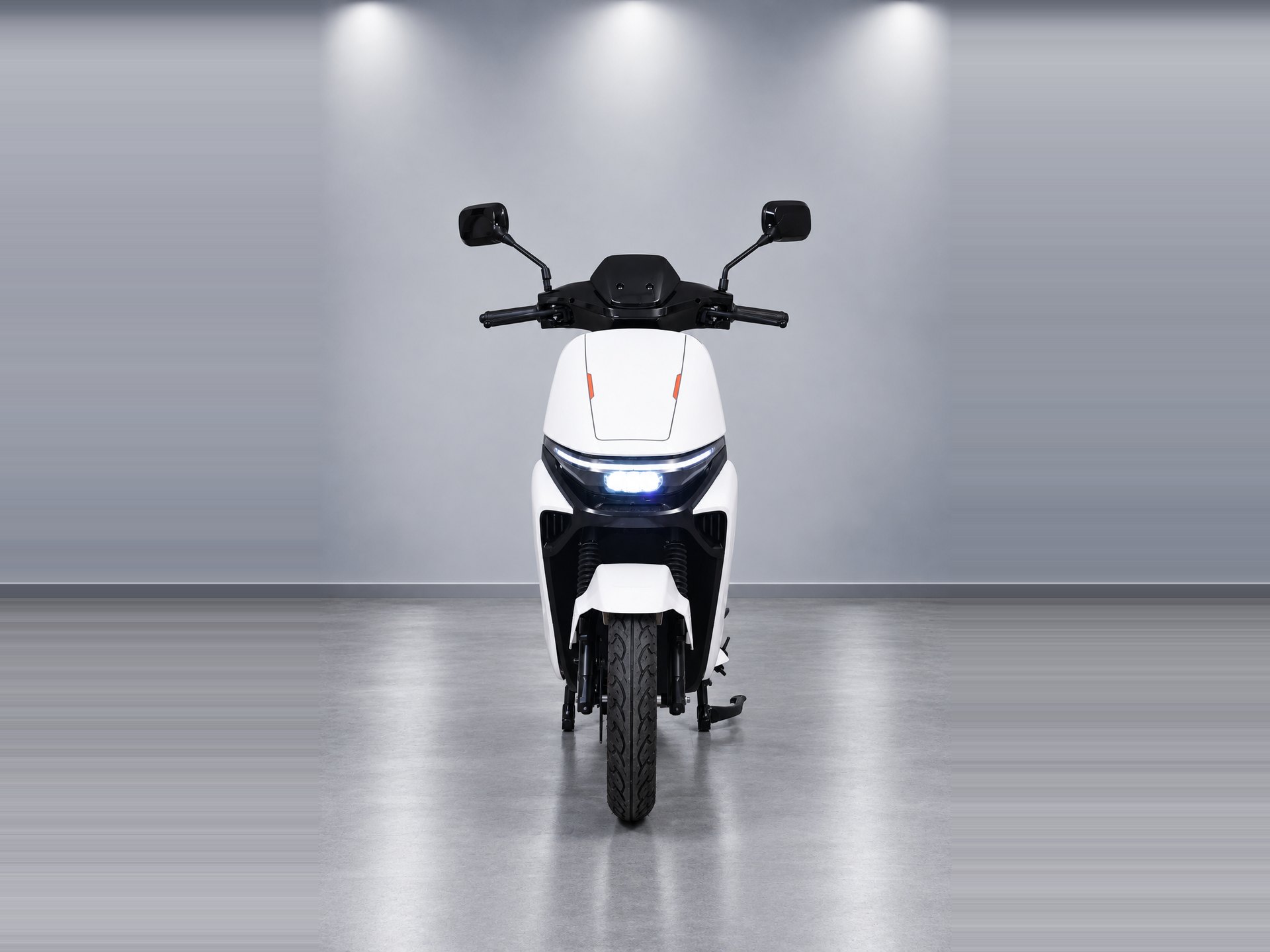 M2 in White, front view